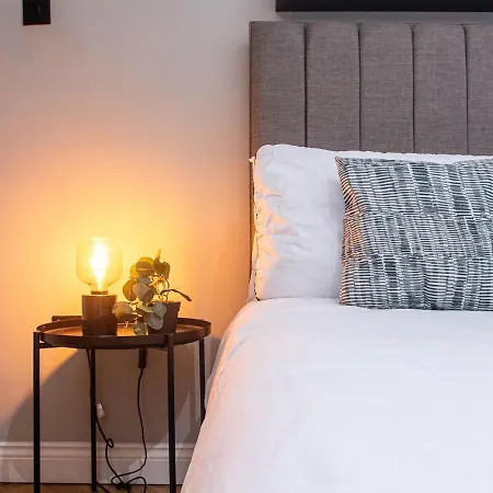 Modern 2br 2bath Parking Apartament