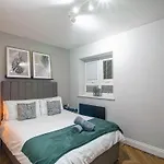 Modern 2br 2bath Parking