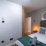 Modern 2br 2bath Parking Apartment Leeds (West Yorkshire)