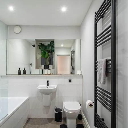 Modern 2br 2bath Parking *