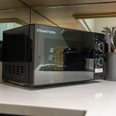 Modern 2br 2bath Parking Лідс