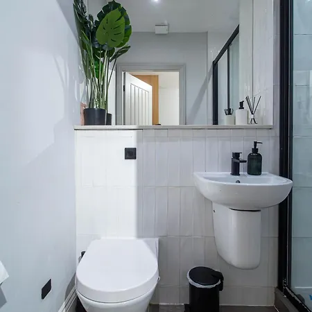 Modern 2br 2bath Parking