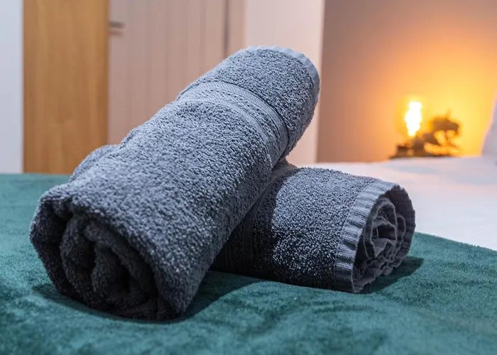 Modern 2br 2bath Parking Apartment