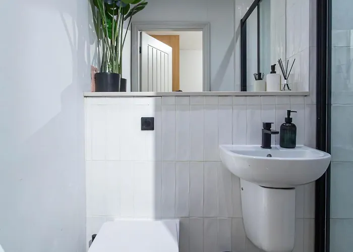 Modern 2br 2bath Parking