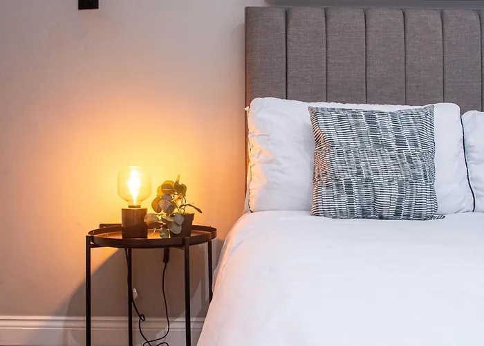 Апартаменти Modern 2br 2bath Parking *