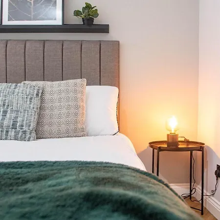 Modern 2br 2bath Parking Apartment Leeds (West Yorkshire)