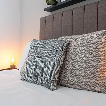 Modern 2br 2bath Parking Leeds (West Yorkshire)