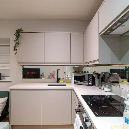 Modern 2br 2bath Parking